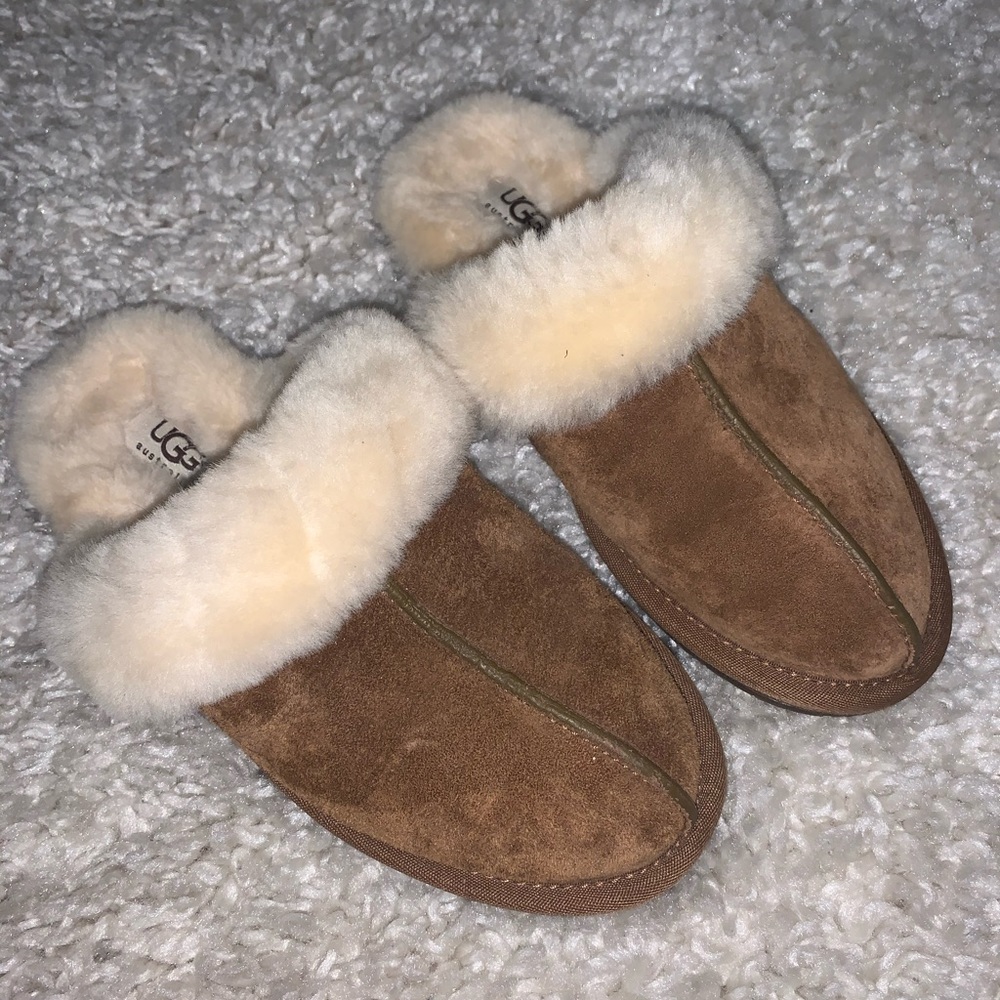 UGG house shoes / slippers